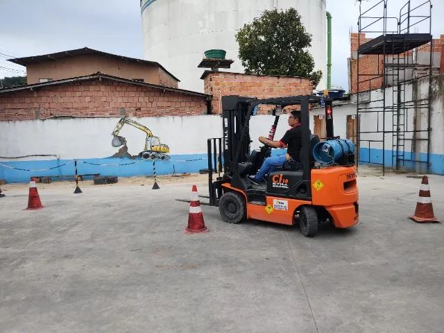 Curso para operador de empilhadeira na prática - Foto 2
