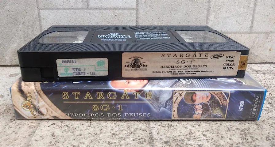 Filme Vhs Stargate Sg.1 Herdeiros Dos Deuses ( Legendado )  - Foto 2
