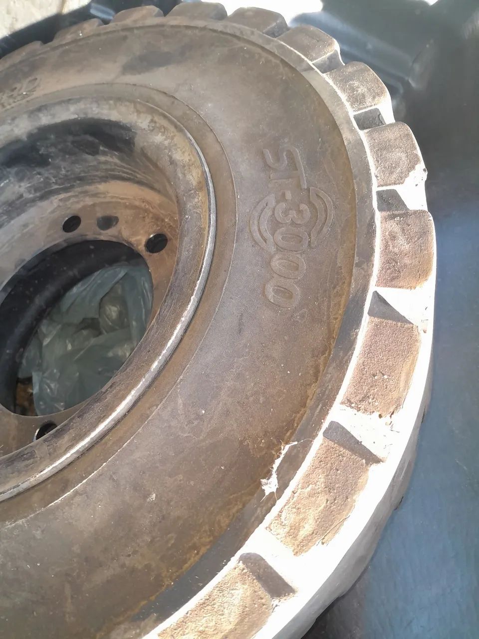 Pneu para Empilhadeira Standard Tyres ST-3000 - Foto 3