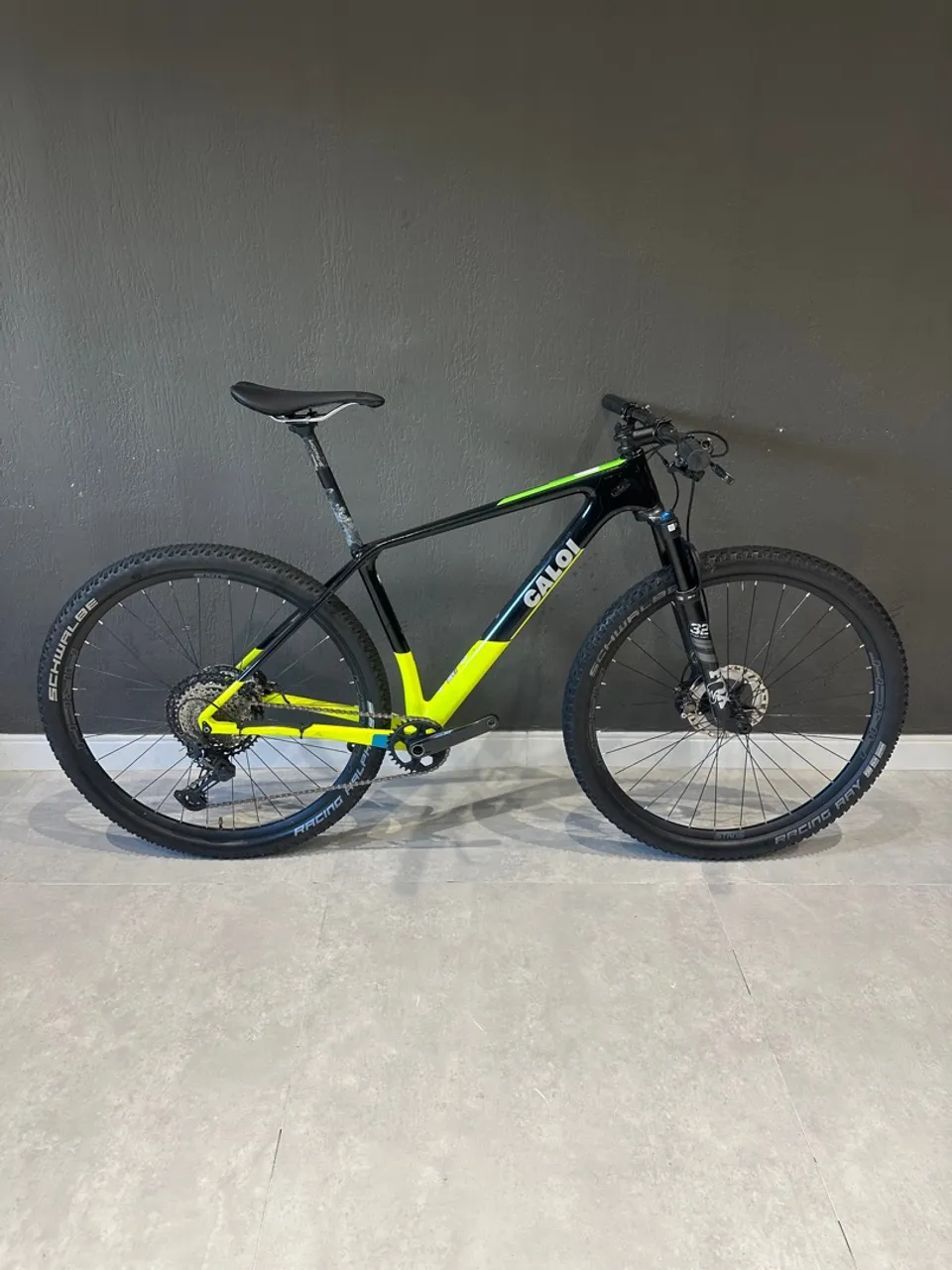 Bic. Caloi Elite Carbon Racing Aro 29