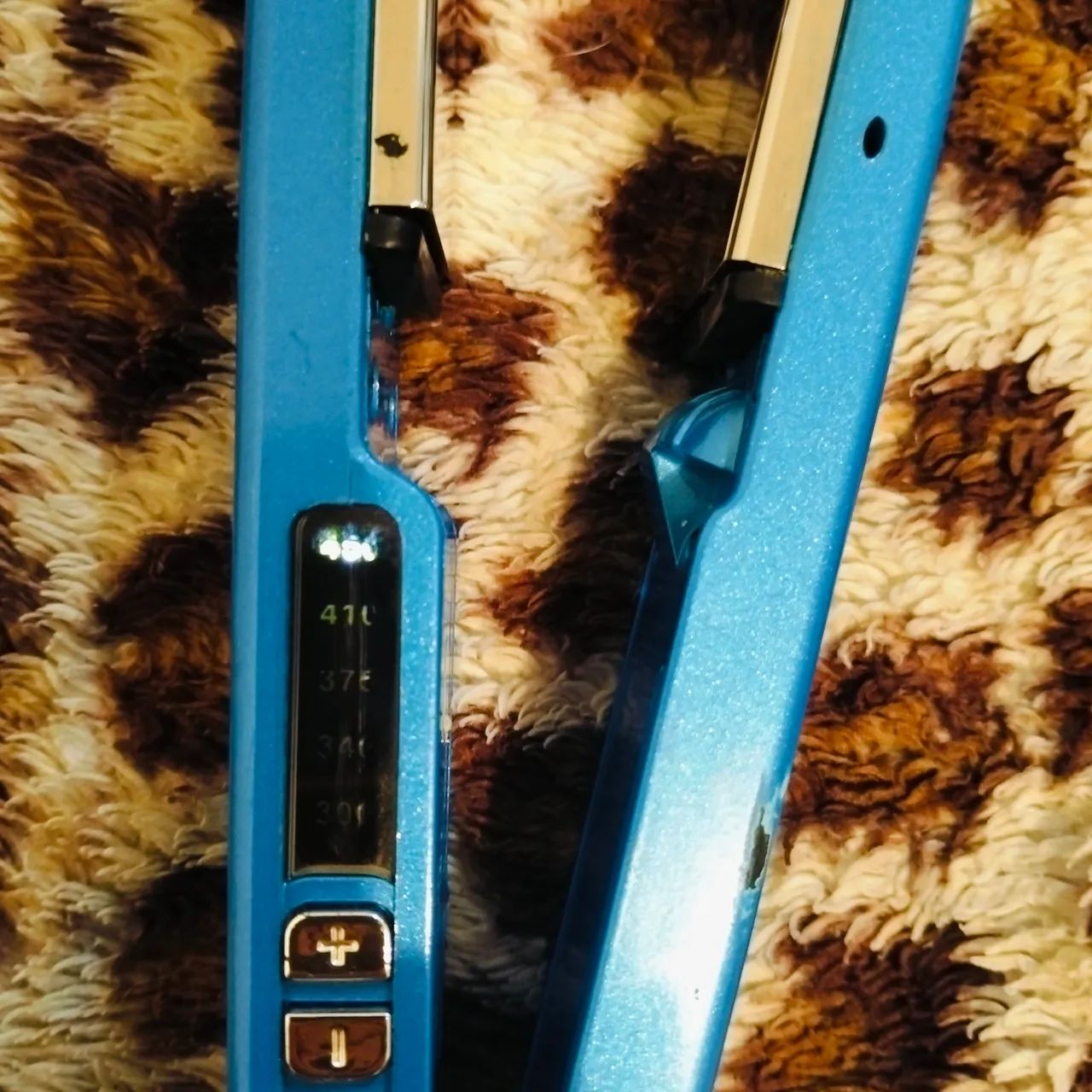 Prancha de cabelo azul