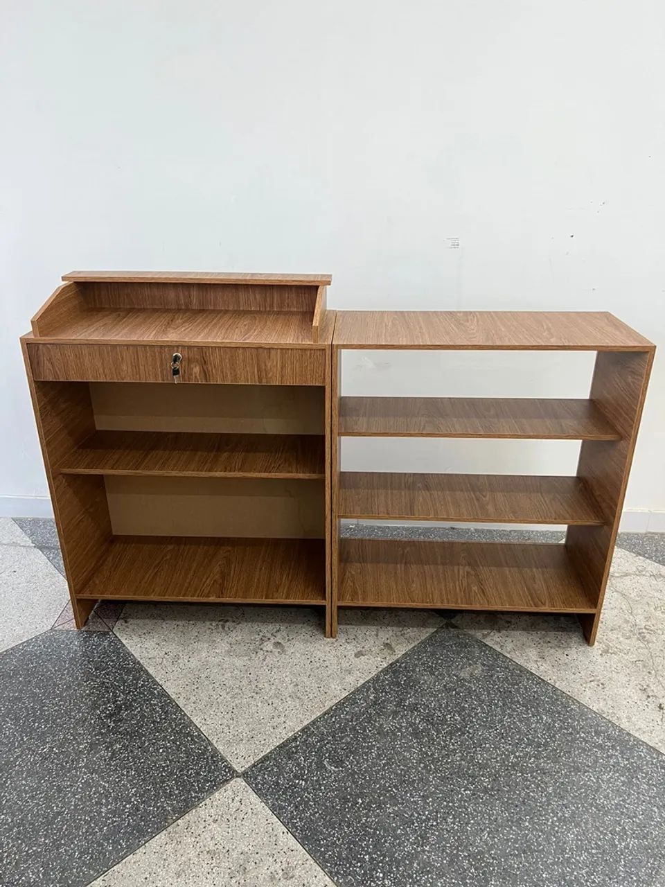 BALCÃO VITRINE AMADEIRADO - NOVO - ENTREGA RÁPIDA 