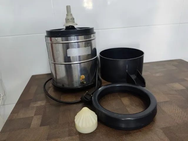 Expremedor ou Extrator de Laranja Comercial Croydon 220 V - Foto 4