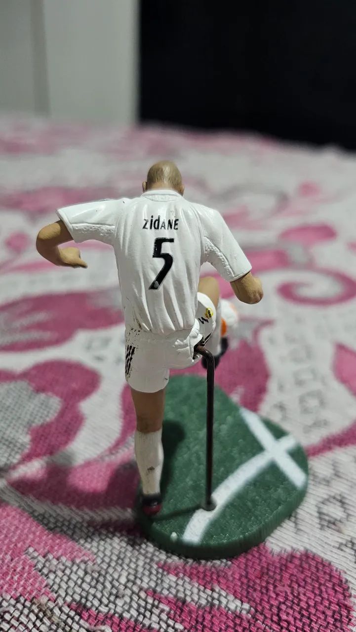 COLEÇÃO JOGADORES FT CHAMPIONS "LOS GALÁCTICOS" REAL MADRI ZIDANE ITEM RARO COLECIONADOR - Foto 6
