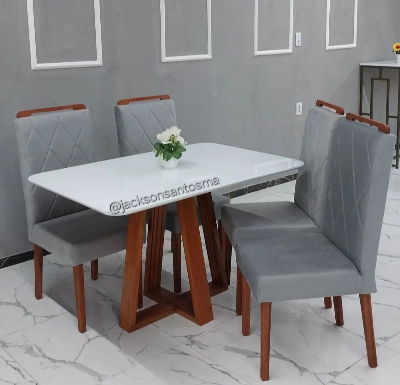 Conjunto Mesa de Jantar com 4 Cadeiras