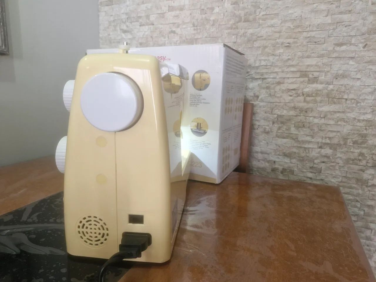 Máquina de Costura Singer simple - Foto 4