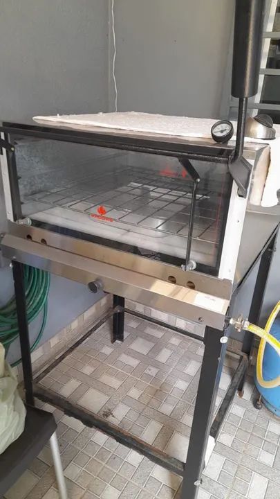 Forno a gás e fogão industrial com 4 bocas