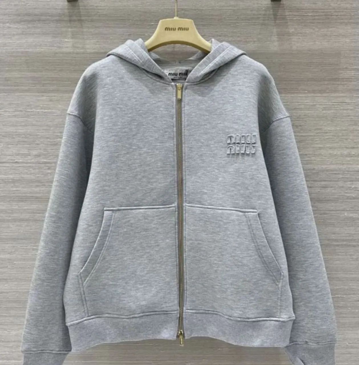 Casaco de Moletom Cinza com Zíper Miu Miu , Moncler 