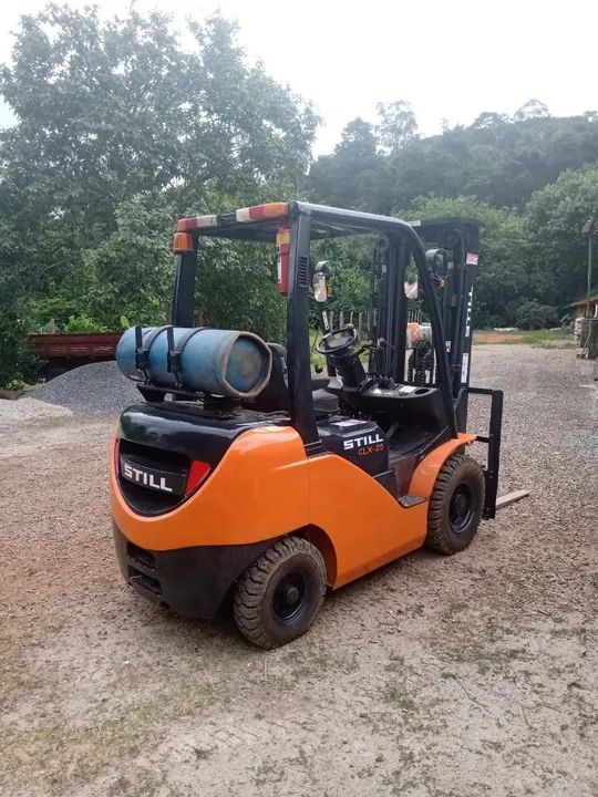 Empilhadeira STILL 2.5t Ano 2010 aceito troca por auto - Foto 2