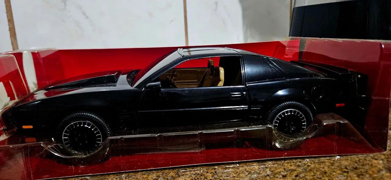 SUPER MÁQUINA,  Knight Rider K.I.T.T.  Eletrônico 1/15 Diamond Select - Foto 3