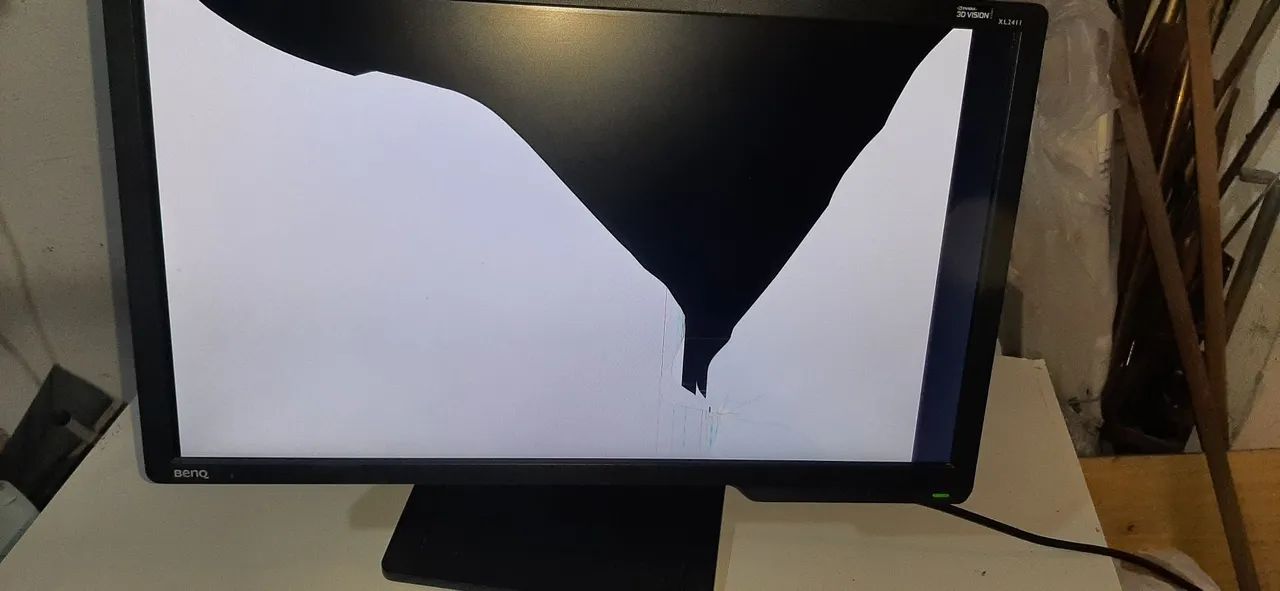 Monitor BenQ  Xl 2411 b com defeito para peças ou conserto 