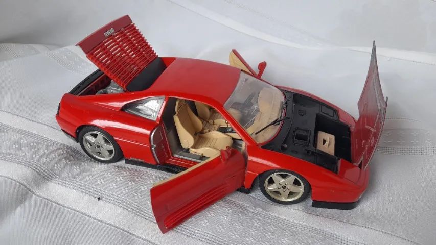miniatura da Ferrari 348 tb 1989 1:18, maisto  Burago vermelha 3039 importada. Feita na It - Foto 3
