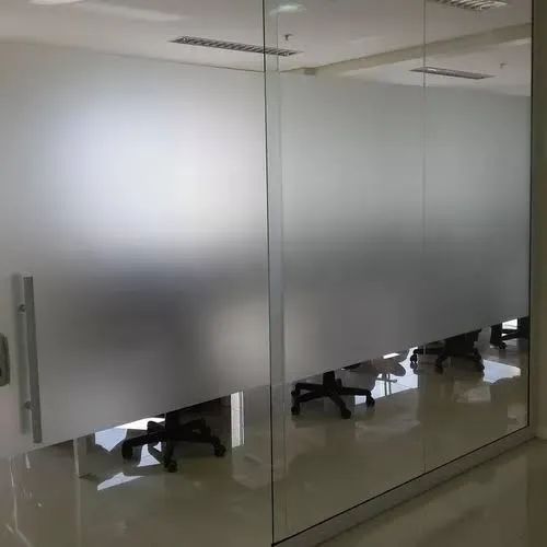 Película para vidros de casa escuras térmica melhor que cortinas  - Foto 3