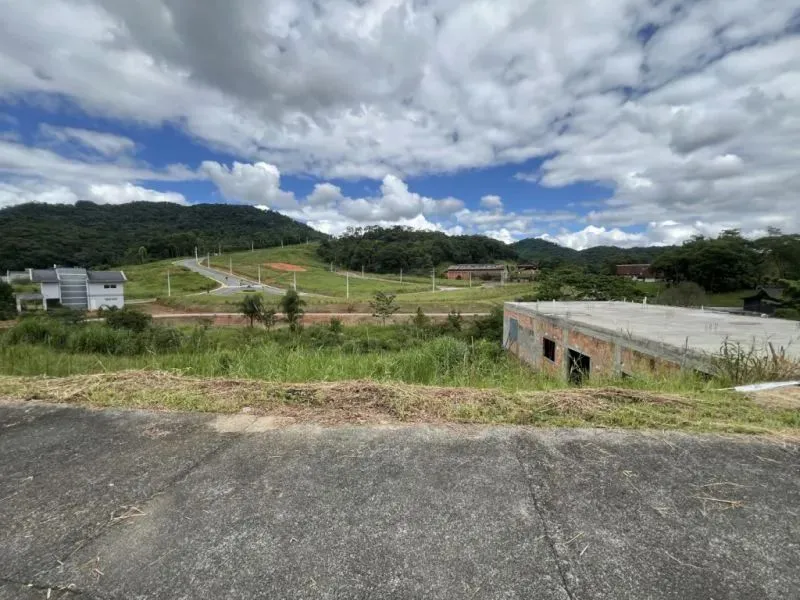 Terreno com 360,00m² de área, no loteamento Saxônia, no bairro Vila Itoupava em Blumenau/S