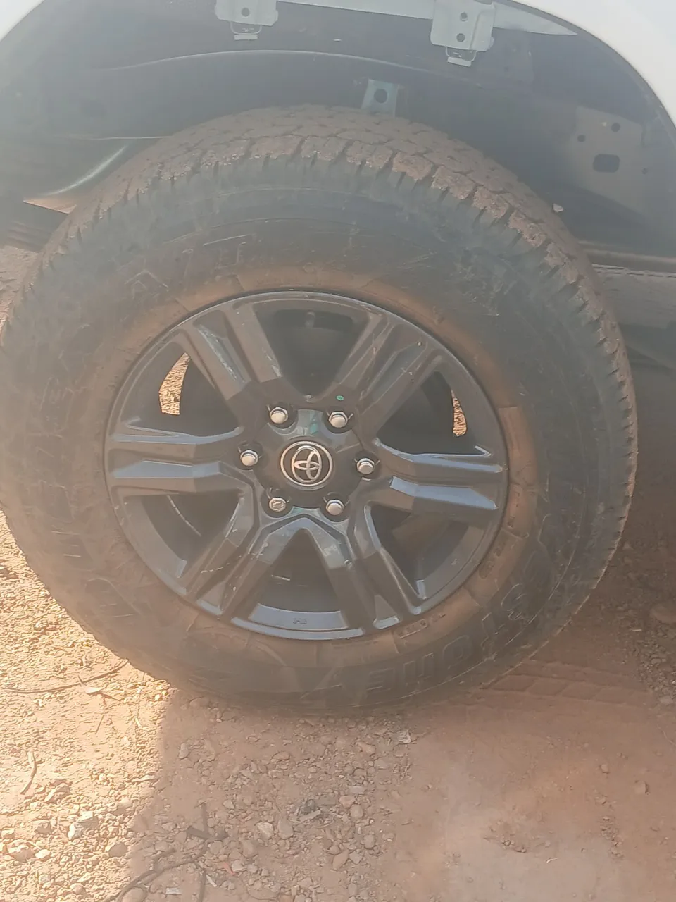 Roda de liga leve Toyota Hilux 2025