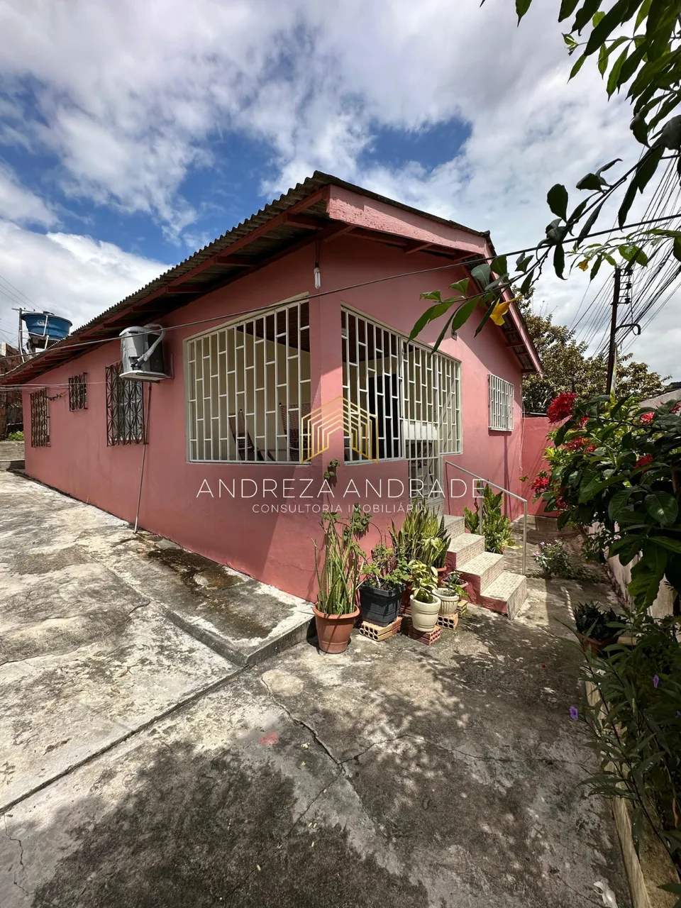 Casa em Petropolis com 03 quartos + um kitnet