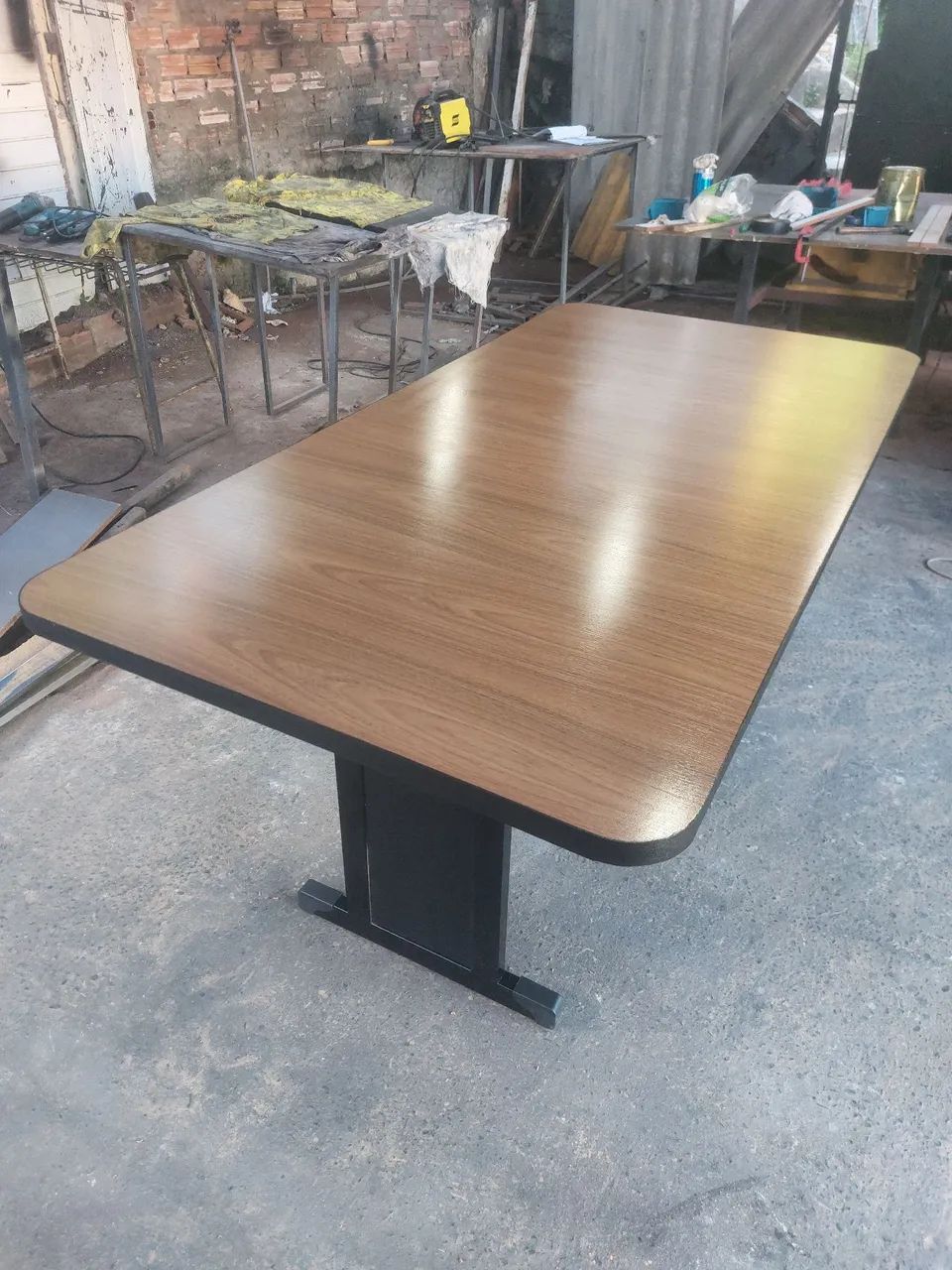 Mesa de madeira com estrutura de metal - Foto 2