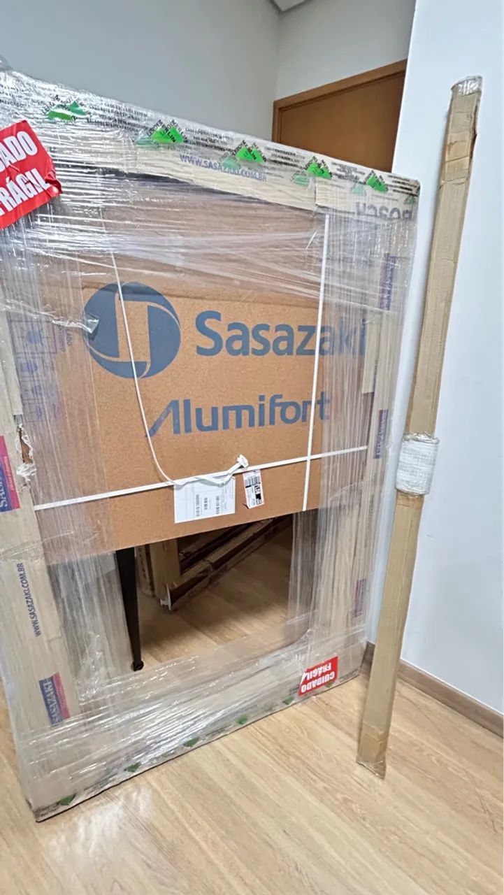 Janela veneziana em alumínio Sasazaki Alumifort