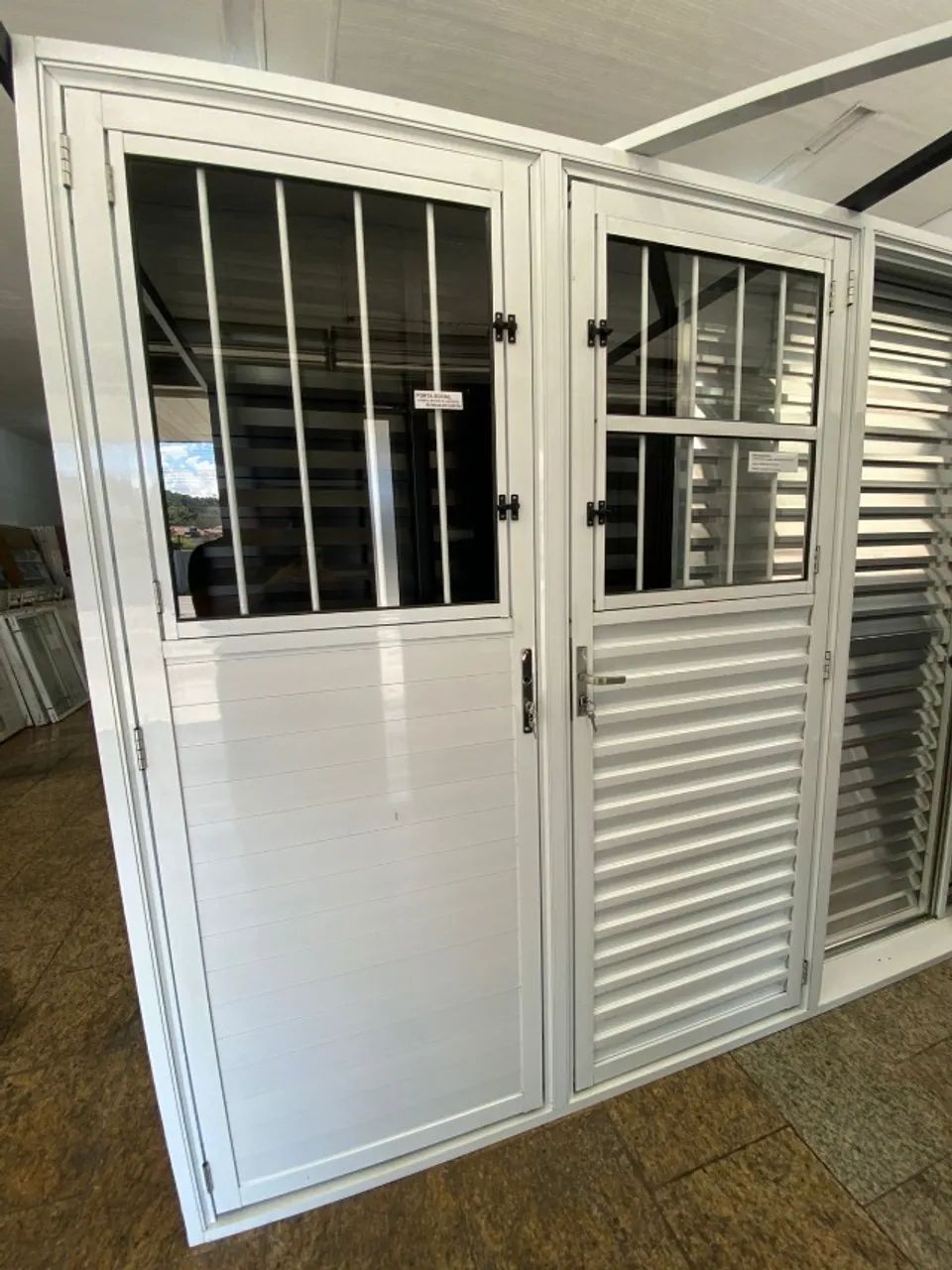 SUPER OFERTA DE PORTAS DE ALÚMINIO COM JANELA E GRADE - Foto 5