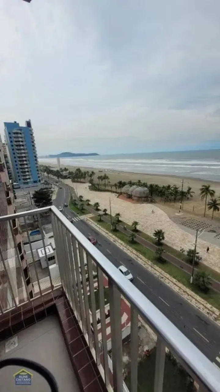 Totalmente frente mar, na Vila Tupi em Praia Grande.