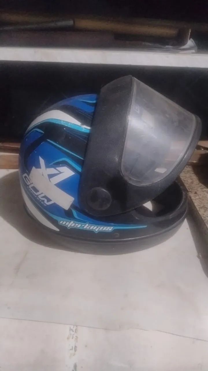 Capacetes variados - R$ 70 cada unidade