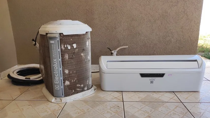 Ar-condicionado, Split 12000 BTUs, Só Frio, 220v Electrolux Qi12f/Qe12f - Com Defeito