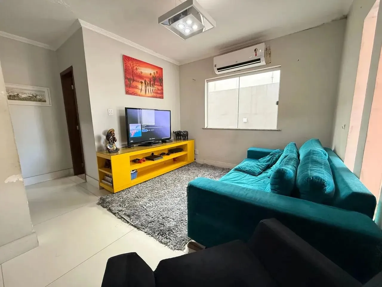 Vendo casa no Cidade Jardim 2, com 4 suítes, sala de estar e jantar, cozinha e área de ser