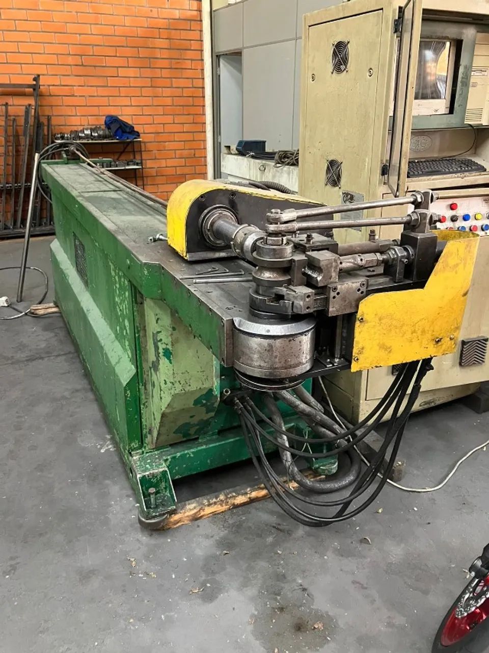 Curvadora de Tubos CNC