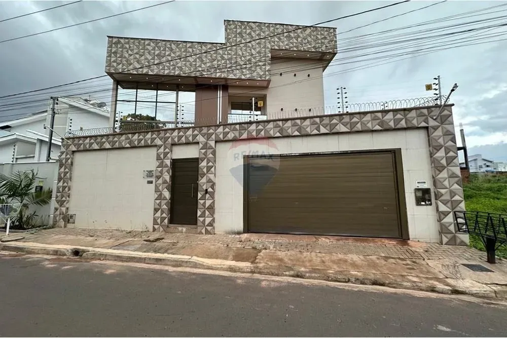 Sobrado à Venda no Bairro Jardim América em Araguaína - TO