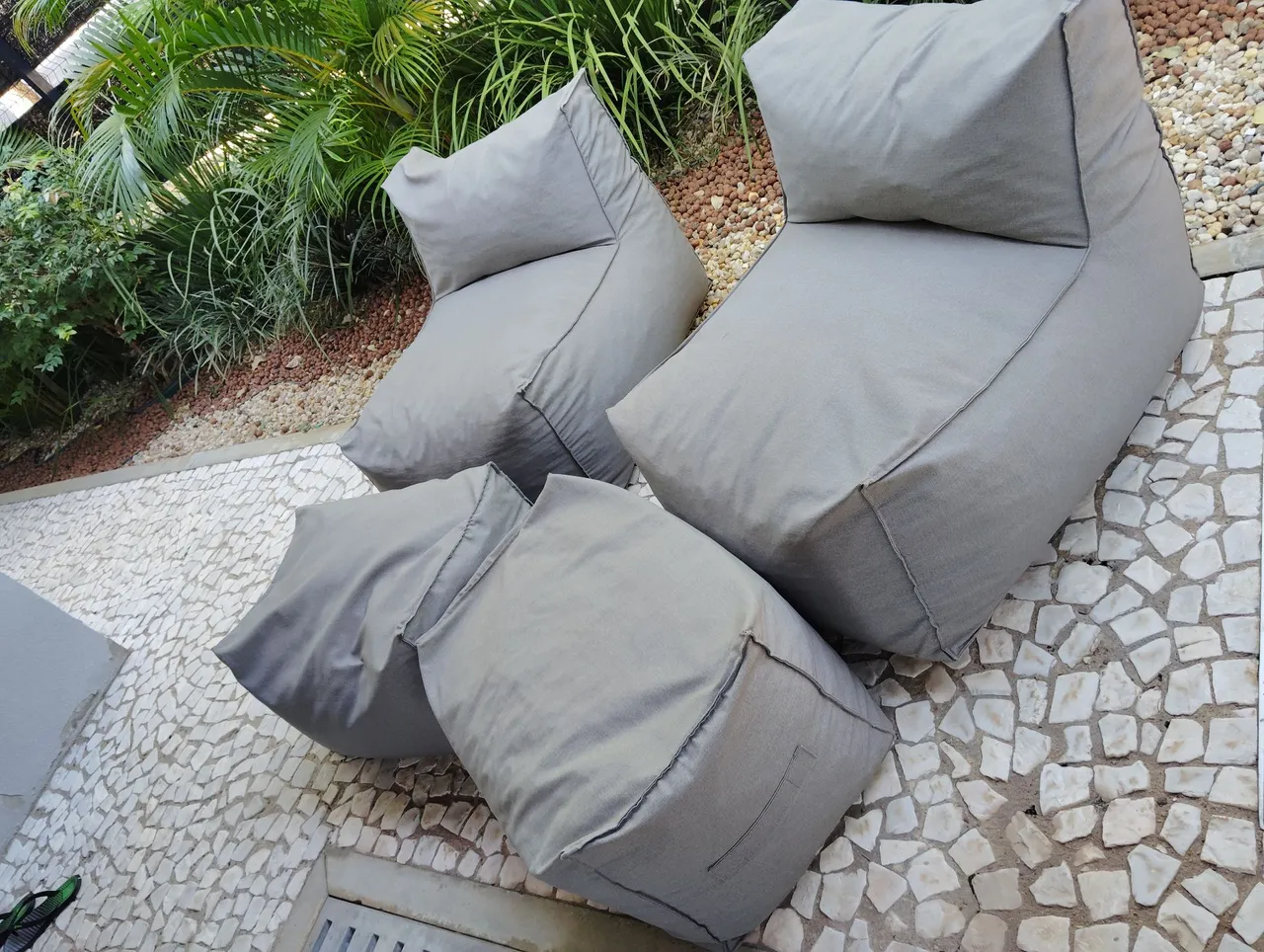 Conjunto de puffs confortáveis para área externa e interna