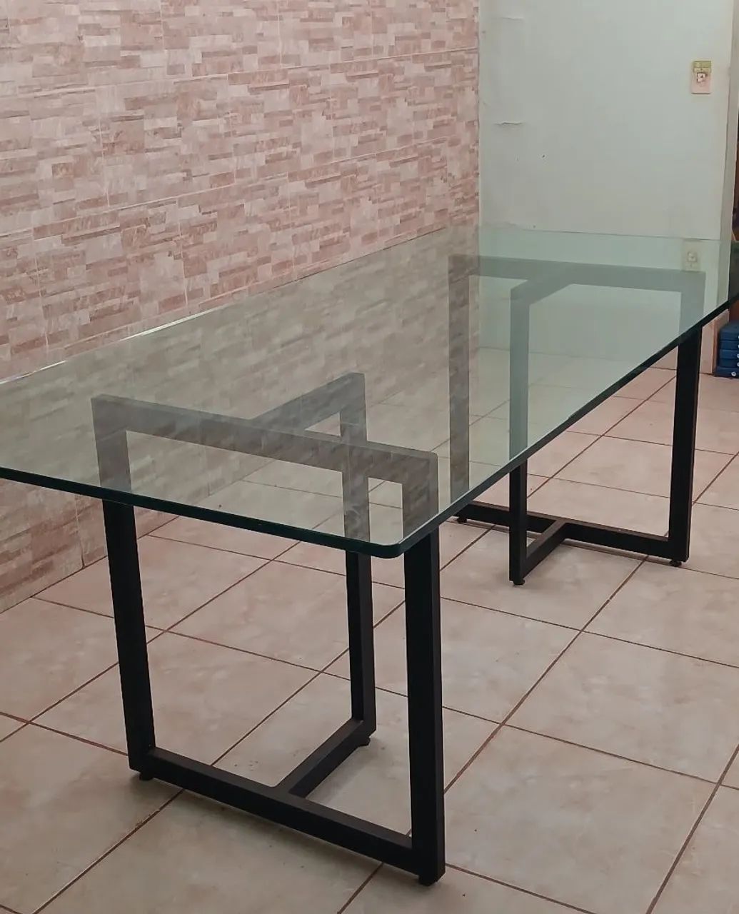 Mesa de vidro com cadeiras