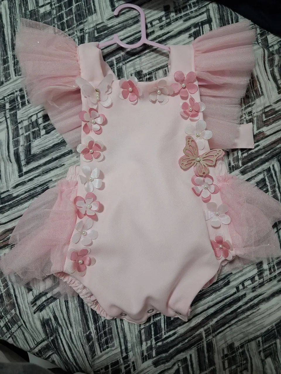 Romper Bebê Menina com Detalhes em Flores e Borboletas