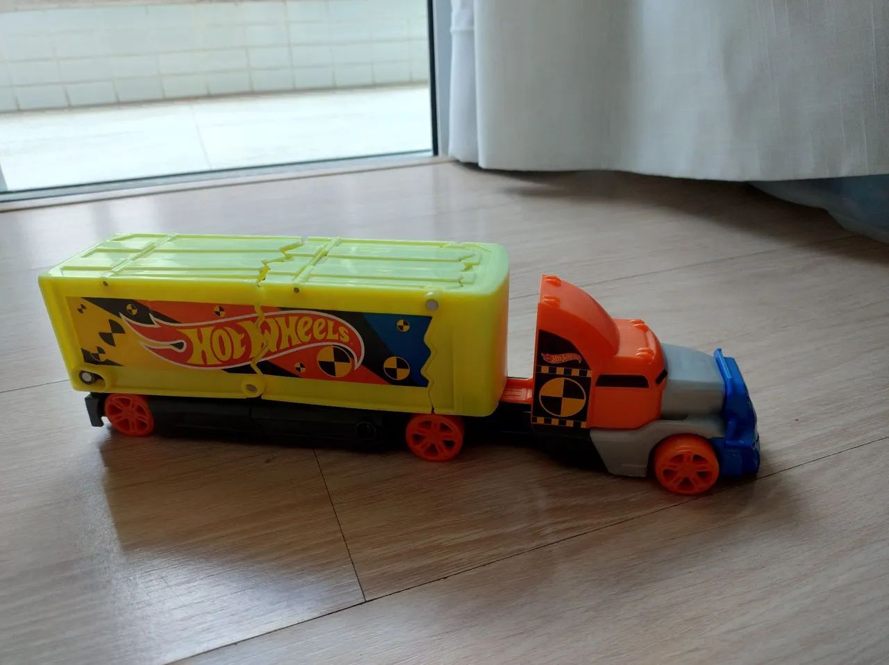 Caminhão batida Hotwheels 