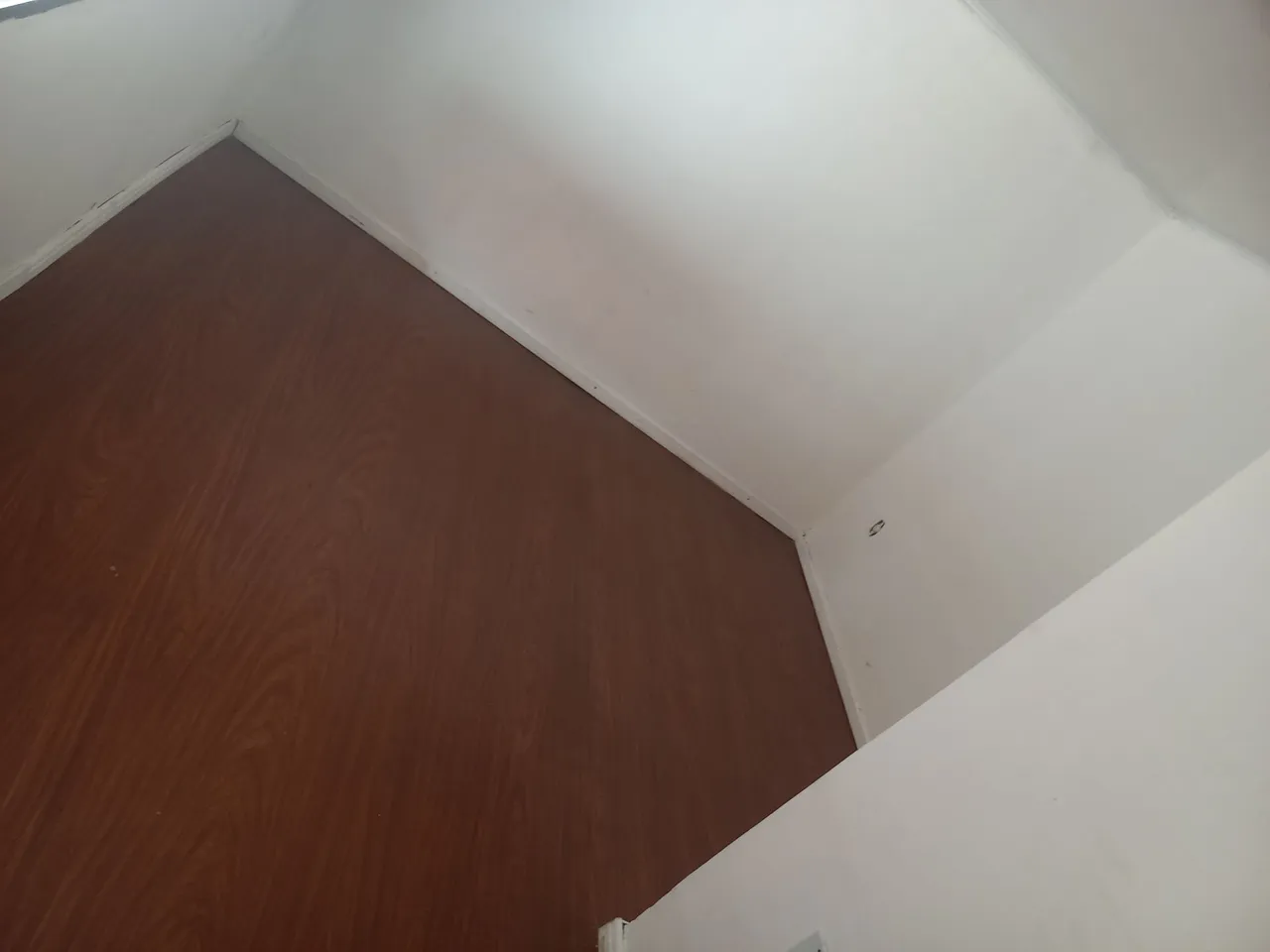 Alugo casa de fundos