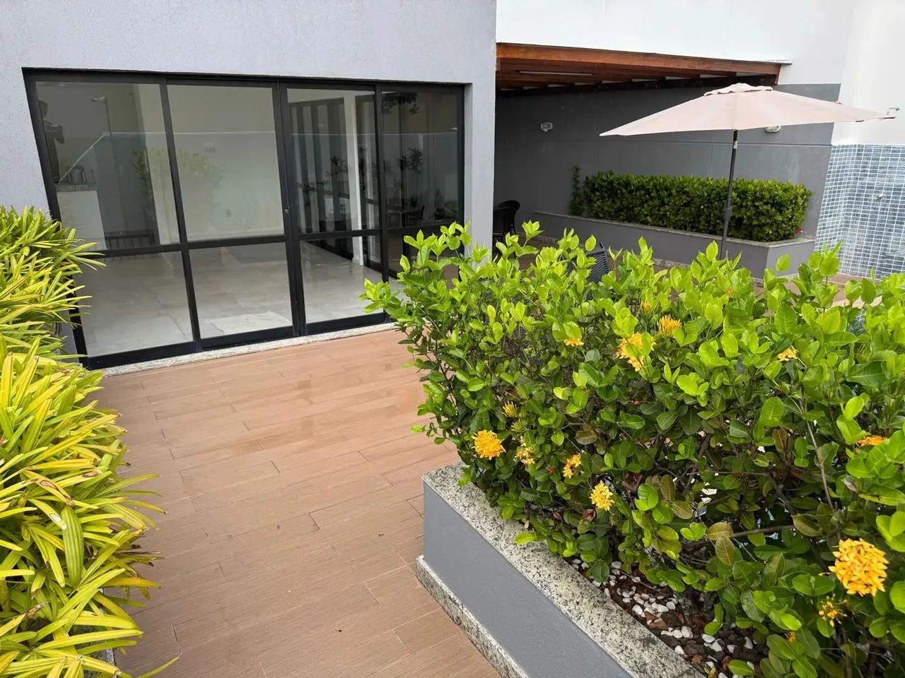 Village no Condomínio Villa Giardino em PATAMARES com 131m², finamente decorada - Foto 4