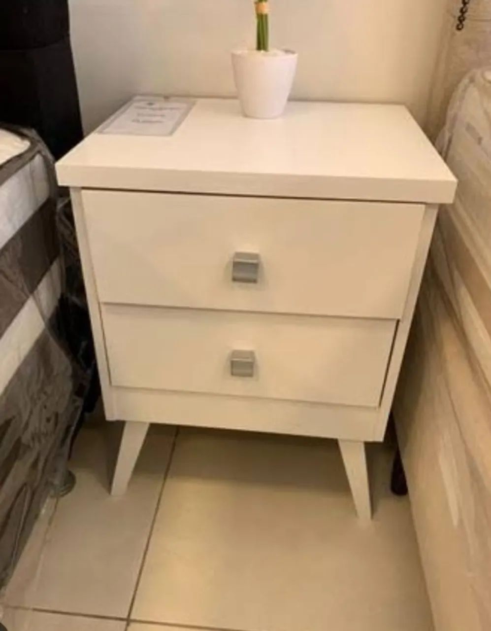 Promoção Mesa de Cabeceira - 02/04   