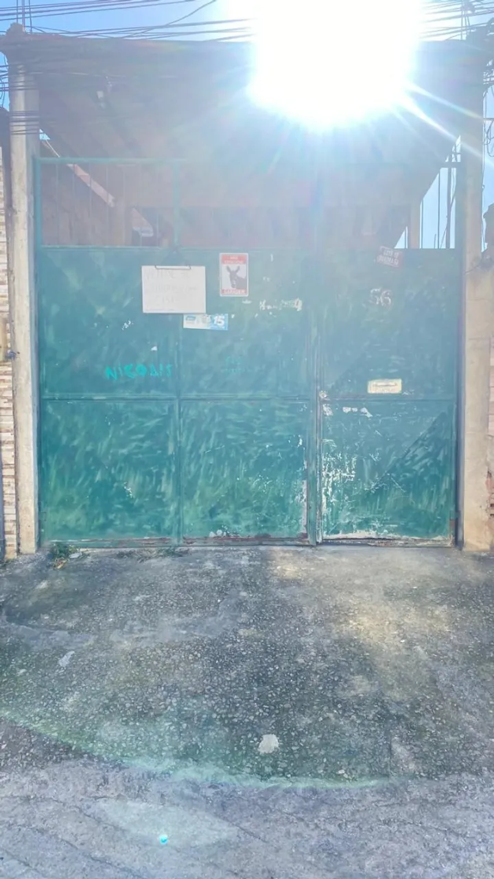  VENDA - Quintal com 2 casas, 1 Kitnet e garagem para 2 carros