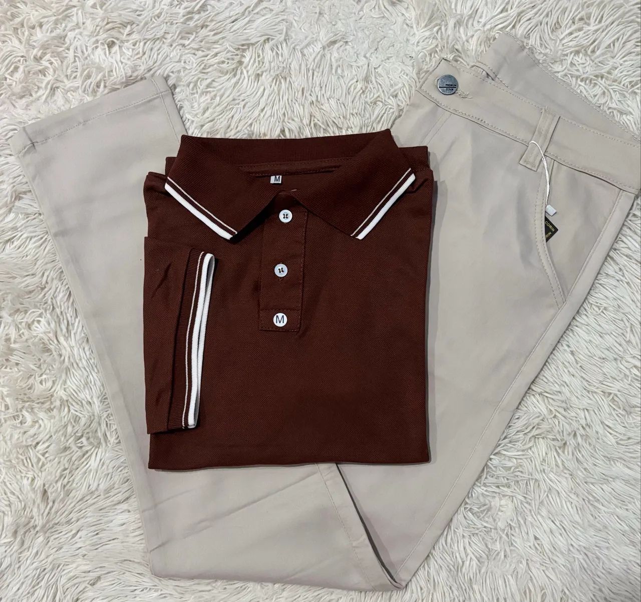 Kit Camisa Polo Marrom e Calça Sarja Bege 