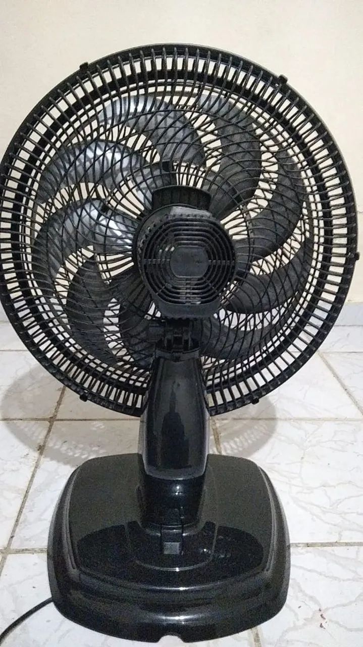 Vendo Ventilador de Mesa Mallory 3 velocidades, 9 pás 127V  - Foto 3
