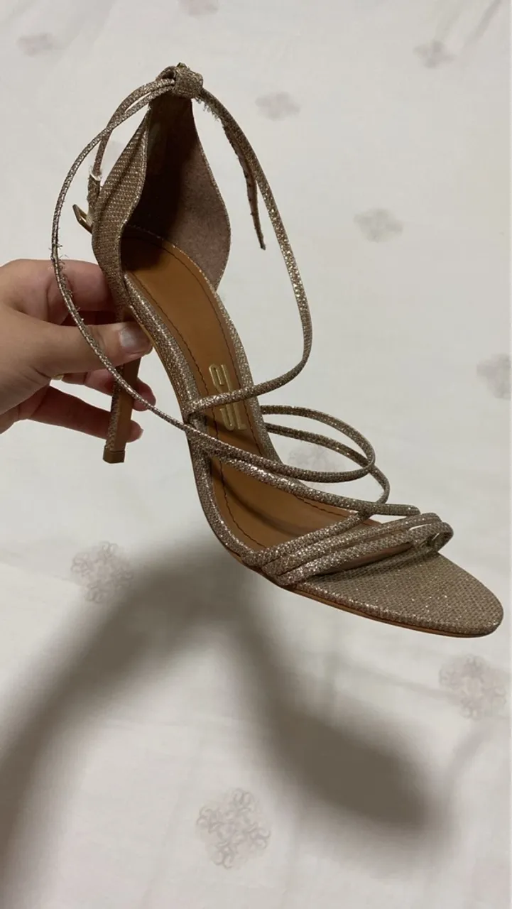 Sandália Glitter Dourada Elegante