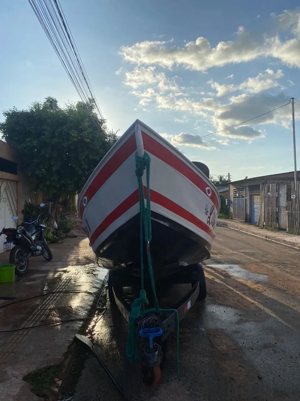 Barco de Pesca Personalizado - Pronto para Aventura!