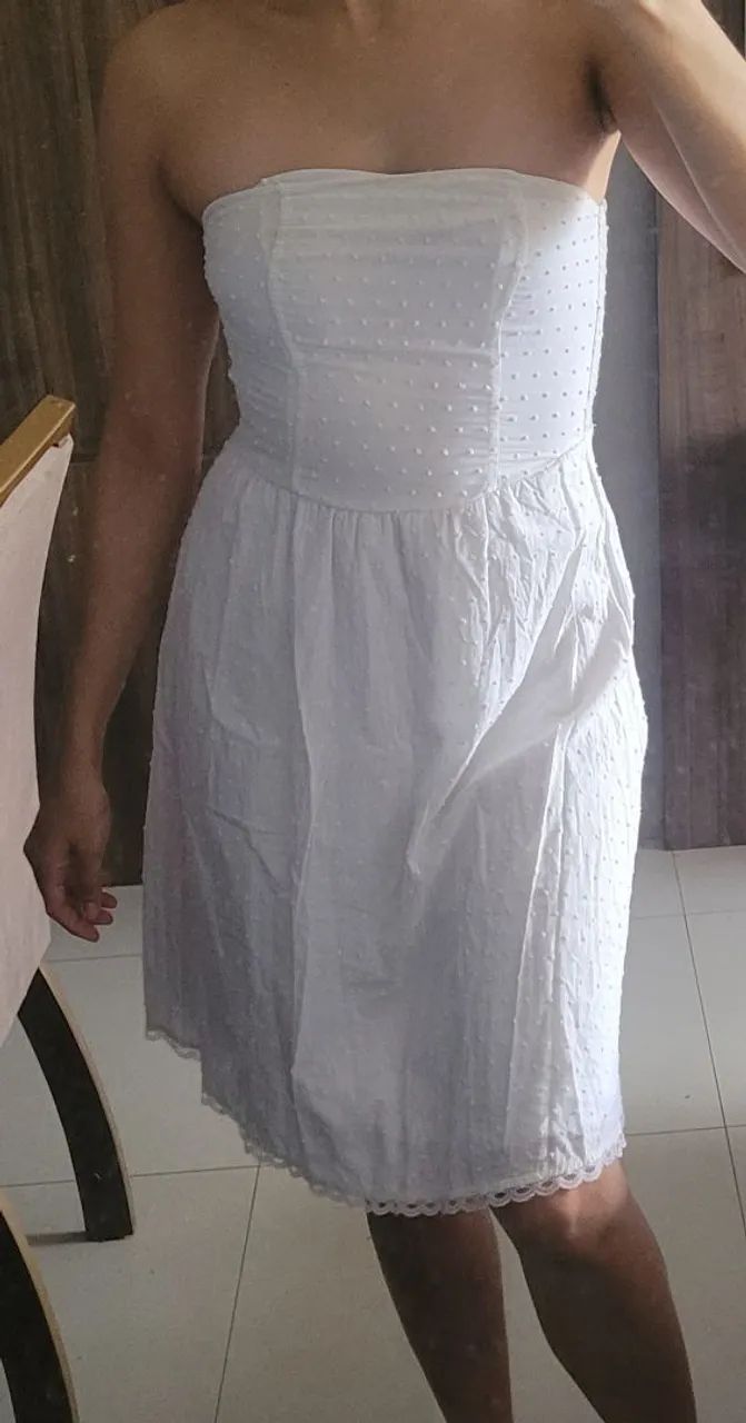 Vestido branco tomara que caia com detalhes - Foto 2