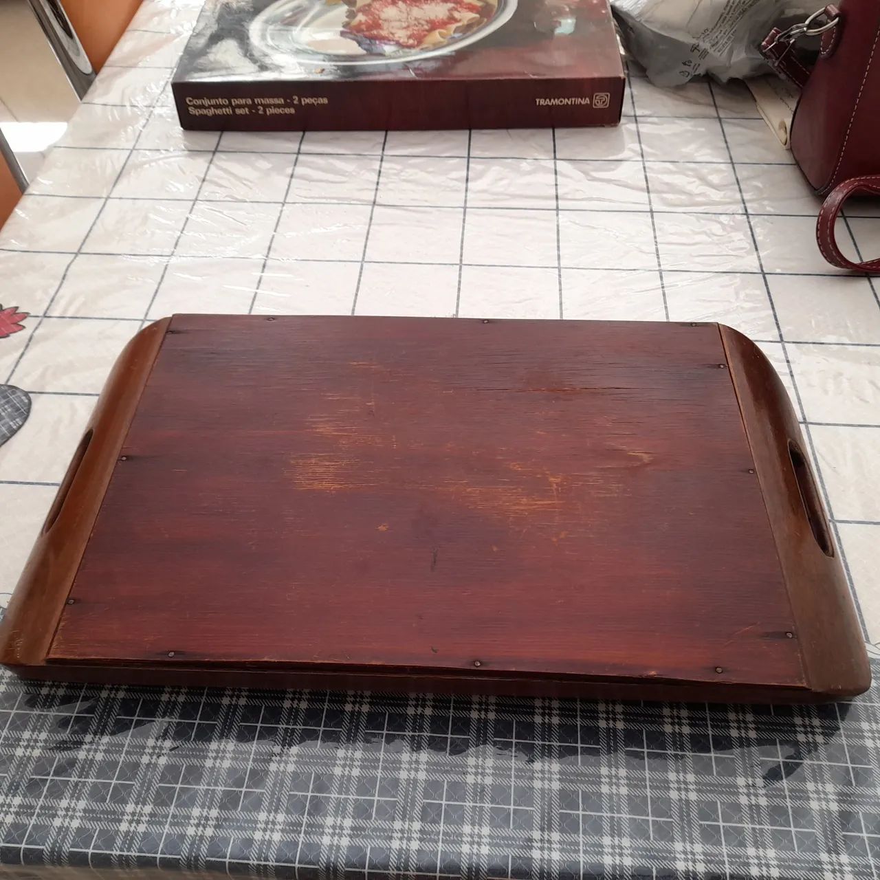 Bandeja de madeira com detalhes em mosaico para restauração - Foto 2