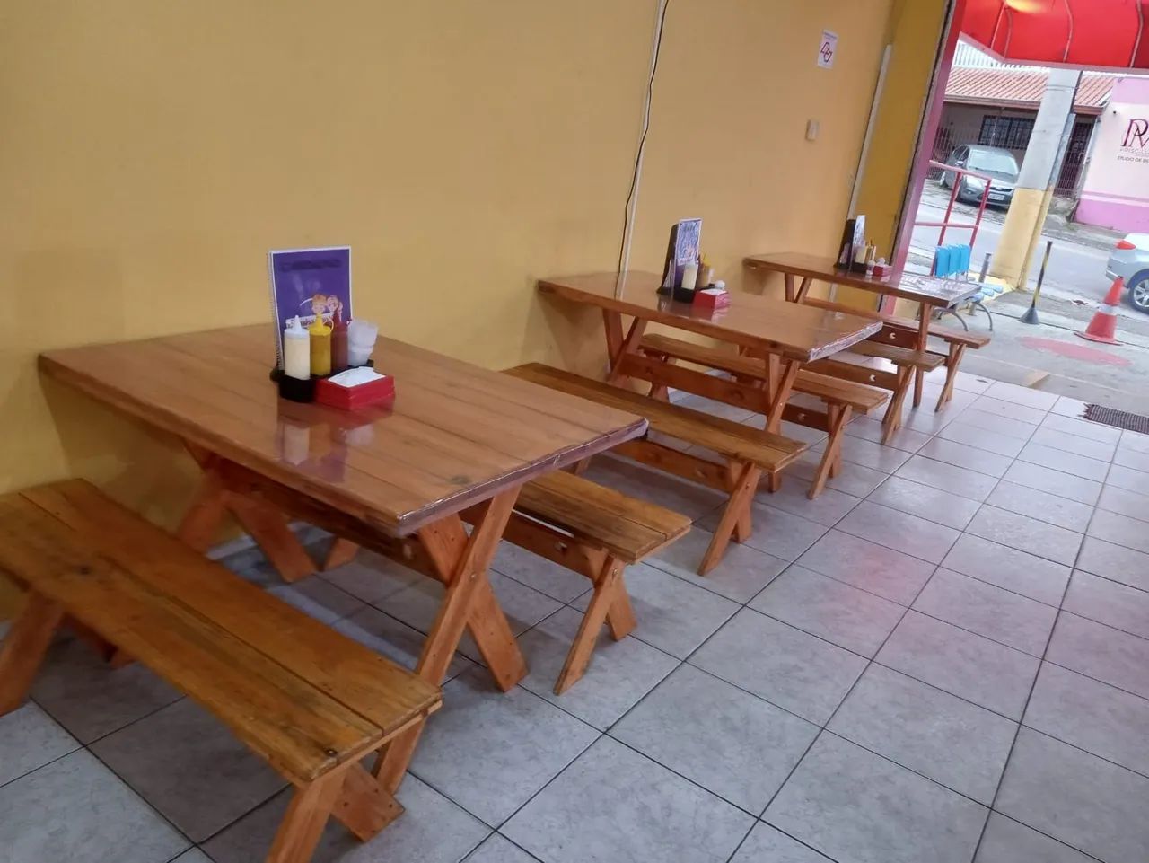 Jogo de Mesas e Bancos para Restaurante - Foto 2