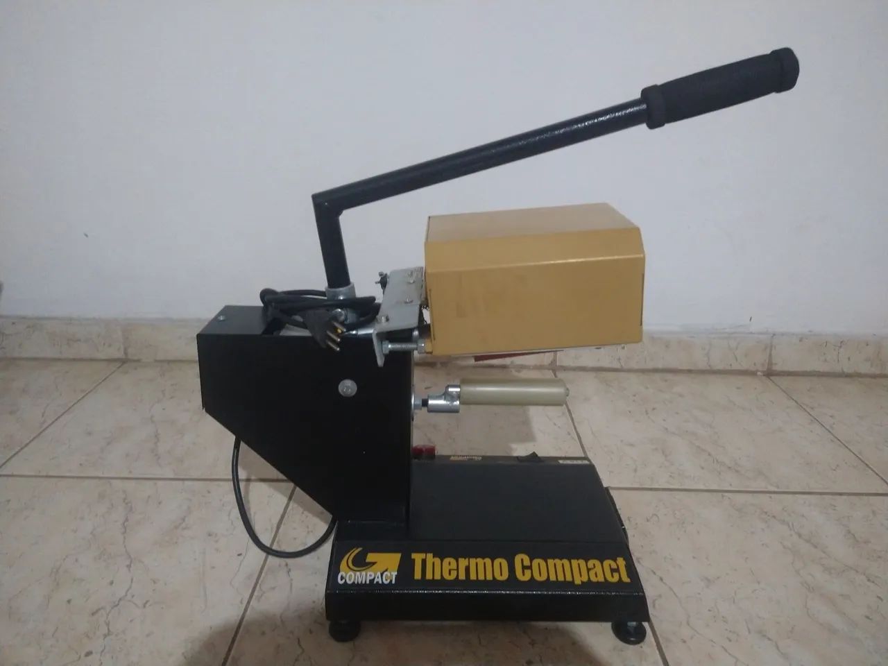 Prensa térmica para estampar copos e canecas- Thermo Compact