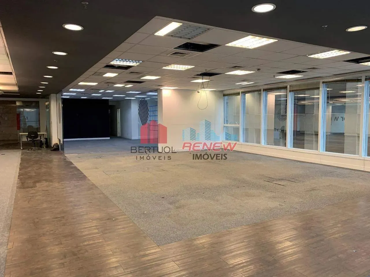Sala para aluguel Edifício Olimpíadas 242 em São Paulo