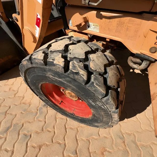 RETROESCAVADEIRA CASE 580N 4X2 ANO 2014 - Foto 4