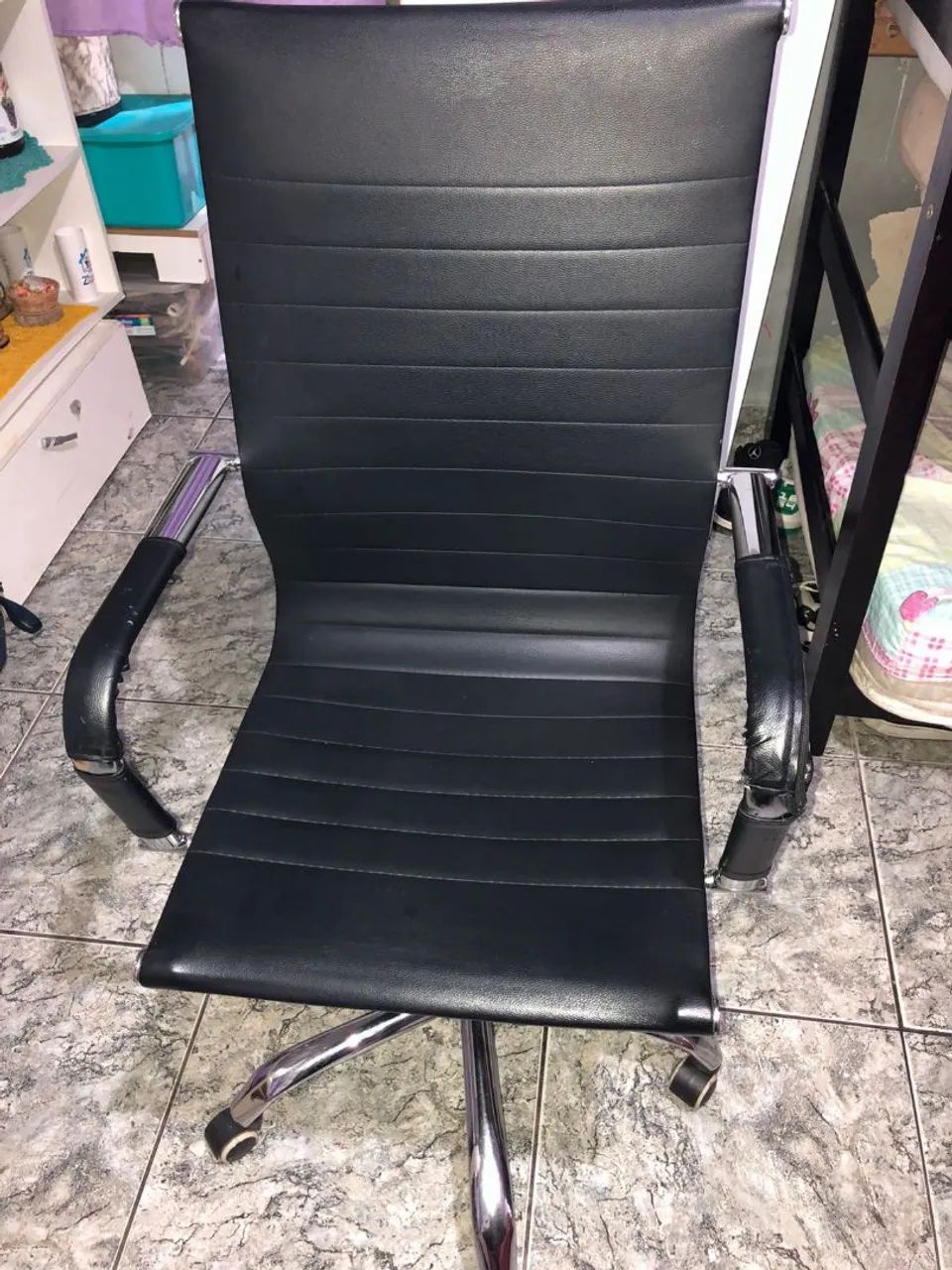 Cadeira de escritório executiva em couro