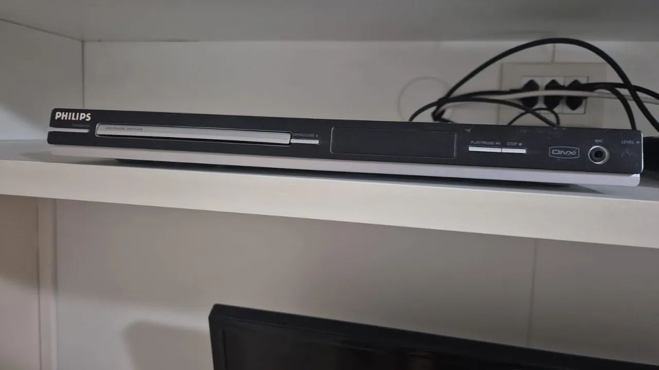 DVD Player com entrada USB e microfone DVD Philips DVP3142K - Foto 2