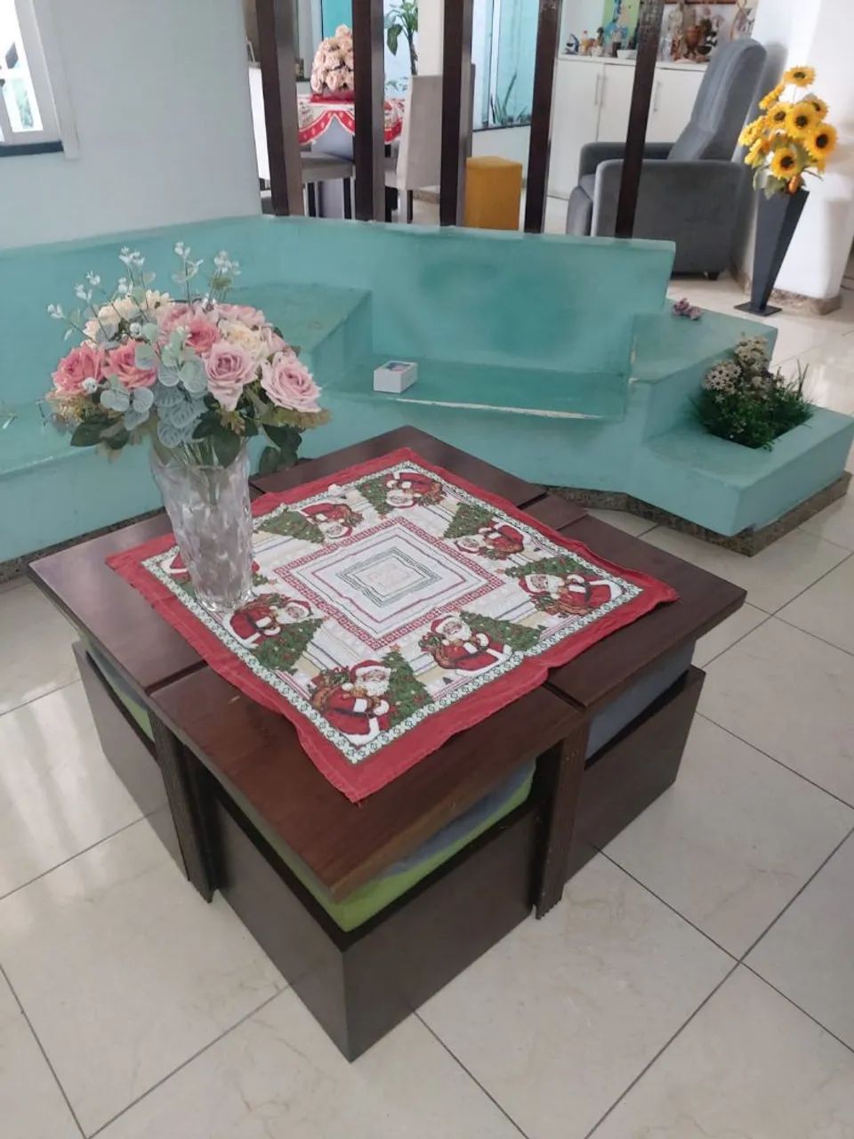 Vendo mesa de centro com puff 